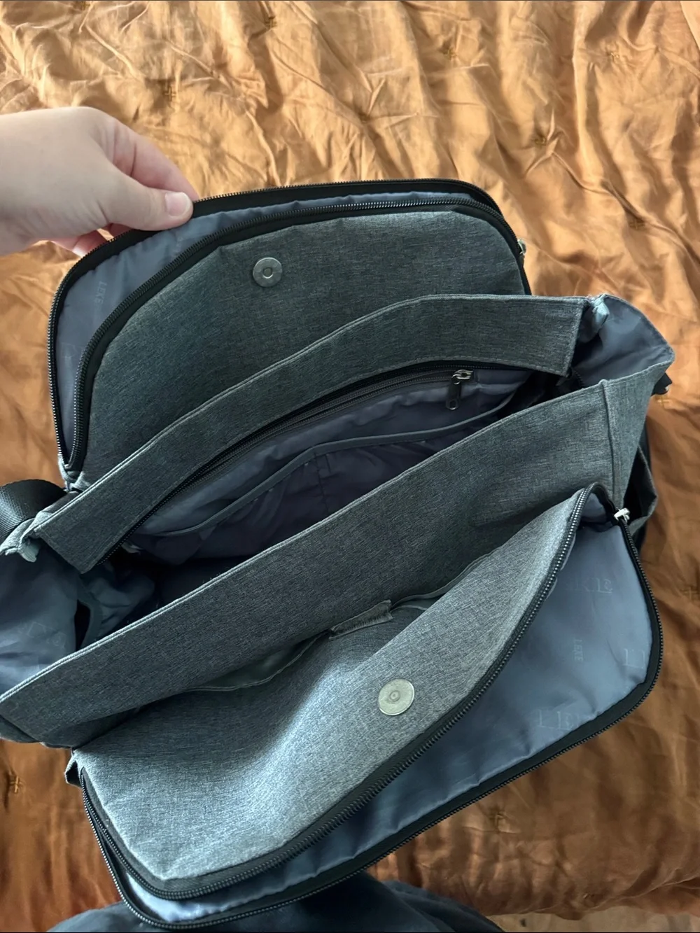 Leke Baby diaper bag arrow print millennial grey